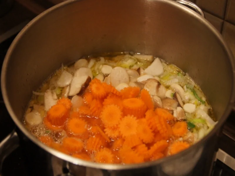 Rezept: Hühnersuppe mit Gemüse und Kräutern Bild Nr. 3504 Hühnersuppe mit Gemüse und Kräutern - Rezept - Bild Nr. 3504