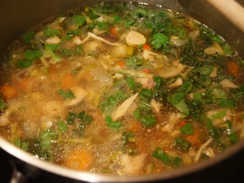 Rezept: Hühnersuppe mit Gemüse und Kräutern Bild Nr. 3507 Hühnersuppe mit Gemüse und Kräutern - Rezept - Bild Nr. 3507