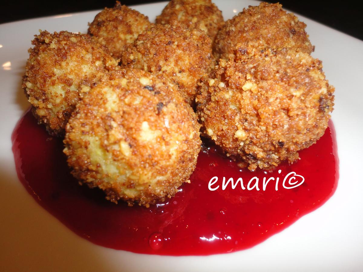 Vegane " Topfen " Knödel in Nußbrösel auf Fruchtspiegel - Rezept - Bild Nr. 3526