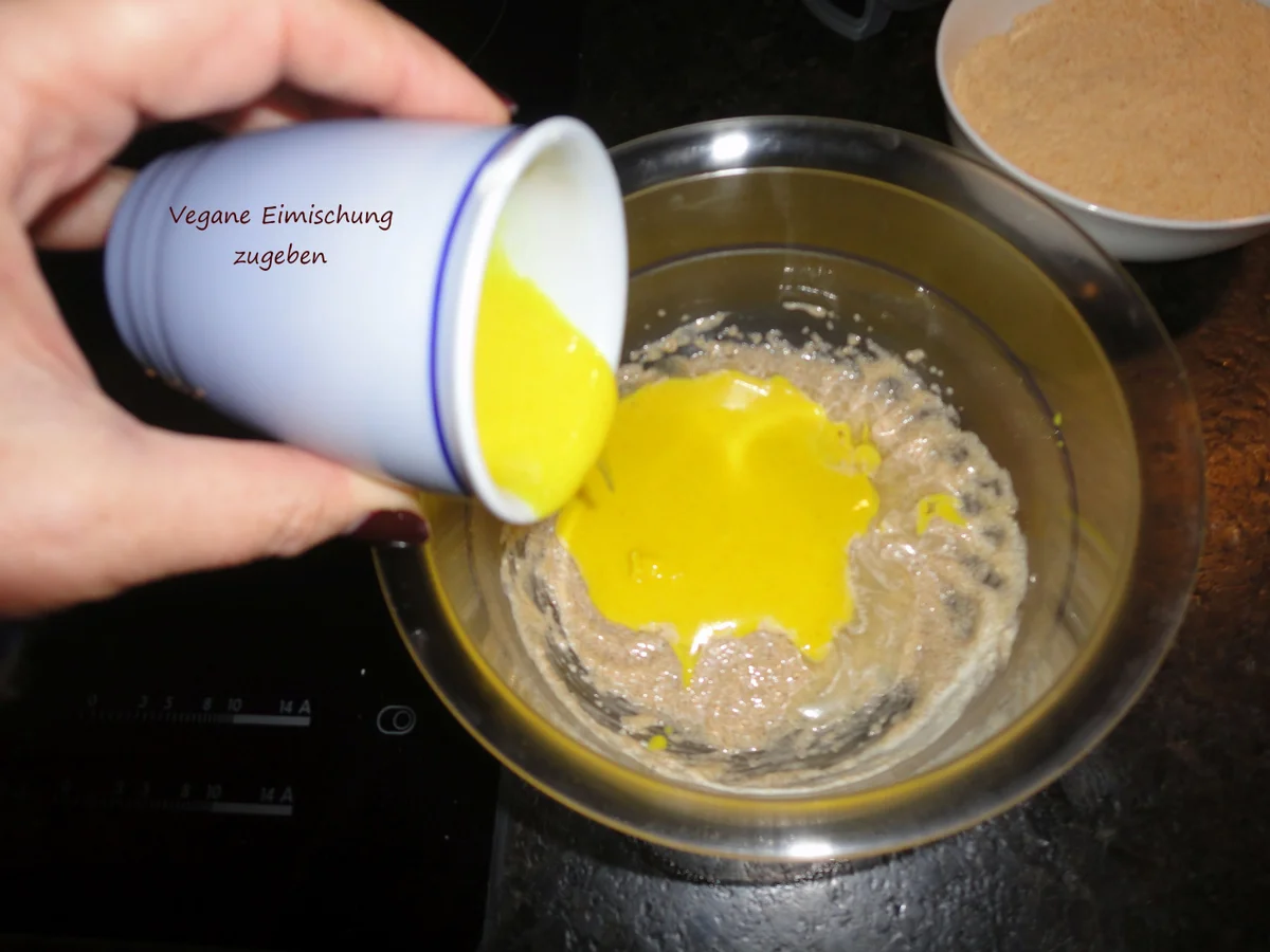 Vegane " Topfen " Knödel in Nußbrösel auf Fruchtspiegel - Rezept - Bild Nr. 3531