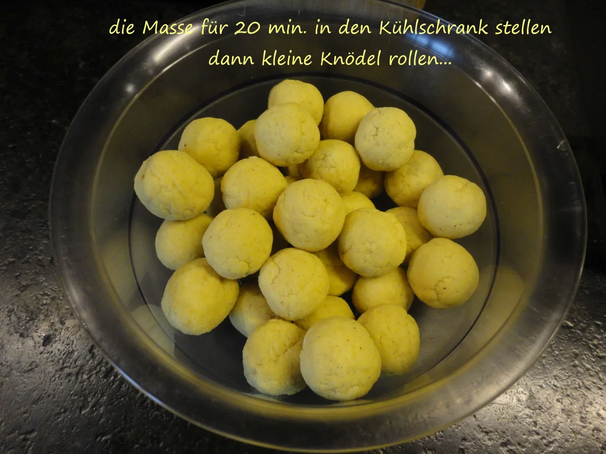 Vegane " Topfen " Knödel in Nußbrösel auf Fruchtspiegel - Rezept - Bild Nr. 3534