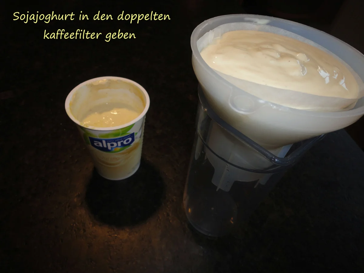 Vegane " Topfen " Knödel in Nußbrösel auf Fruchtspiegel - Rezept - Bild Nr. 3541