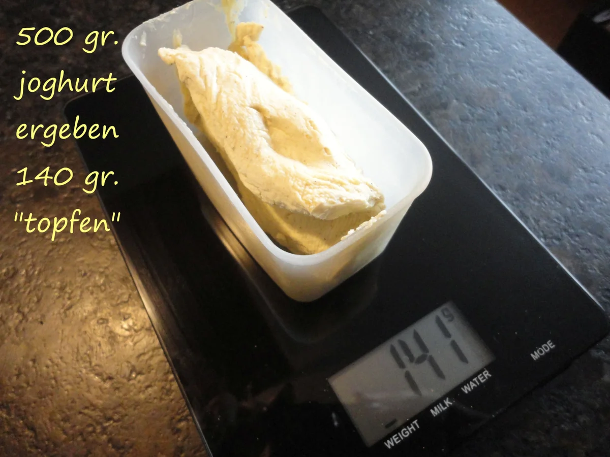 Vegane " Topfen " Knödel in Nußbrösel auf Fruchtspiegel - Rezept - Bild Nr. 3546