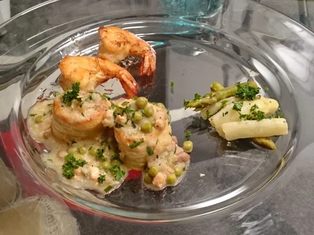 Rezept: Verschiedene Fisch-Mini-Königs-Pasteten mit gebratenen Garnelen und Feldsalat Bild Nr. 3593 Verschiedene Fisch-Mini-Königs-Pasteten mit gebratenen Garnelen und Feldsalat - Rezept - Bild Nr. 3593