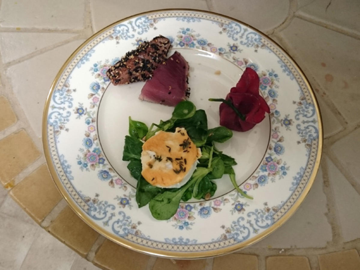 Bilder für Variation aus Fisch, Fleisch und Salat - Rezept