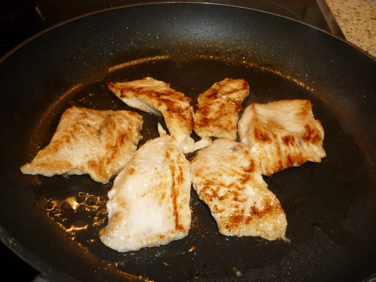 Putenschnitzelchen mit Aprikosen - Lauchzwiebelgemüse - Rezept - Bild Nr. 3585
