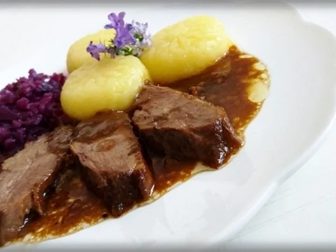 Barbarie Entenbrustfilet nappiert  mit  Porto Armilar-Soße, Rotkohl & „Muster“ Klöß - Rezept - Bild Nr. 3626