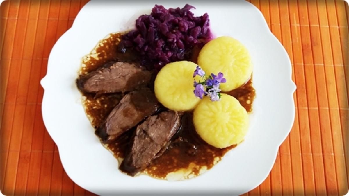 Barbarie Entenbrustfilet nappiert  mit  Porto Armilar-Soße, Rotkohl & „Muster“ Klöß - Rezept - Bild Nr. 3627