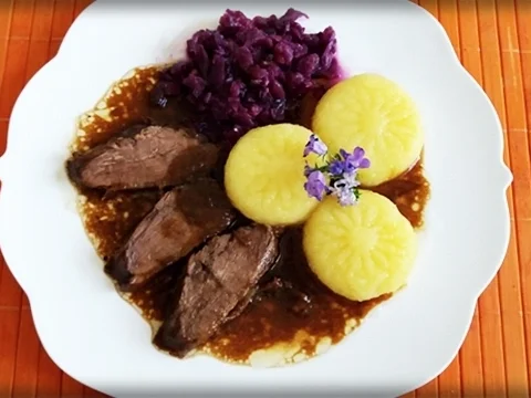Barbarie Entenbrustfilet nappiert  mit  Porto Armilar-Soße, Rotkohl & „Muster“ Klöß - Rezept - Bild Nr. 3627