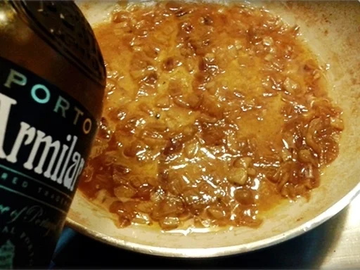 Barbarie Entenbrustfilet nappiert  mit  Porto Armilar-Soße, Rotkohl & „Muster“ Klöß - Rezept - Bild Nr. 3637