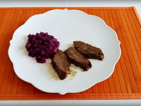 Barbarie Entenbrustfilet nappiert  mit  Porto Armilar-Soße, Rotkohl & „Muster“ Klöß - Rezept - Bild Nr. 3641