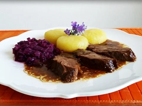Barbarie Entenbrustfilet nappiert  mit  Porto Armilar-Soße, Rotkohl & „Muster“ Klöß - Rezept - Bild Nr. 3644
