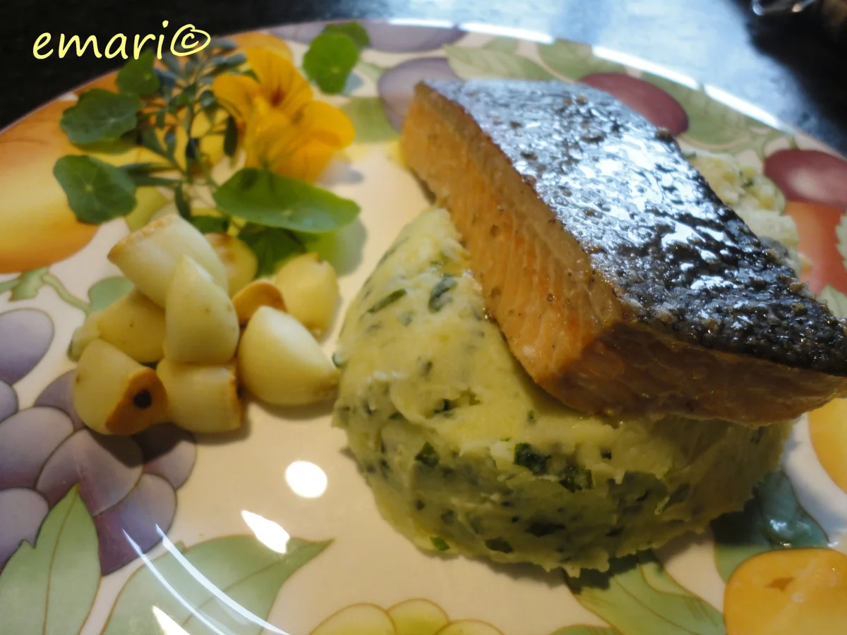 Lachsforelle auf Bärlauchpüree mit gebratenem Knoblauch - Rezept - Bild Nr. 3626