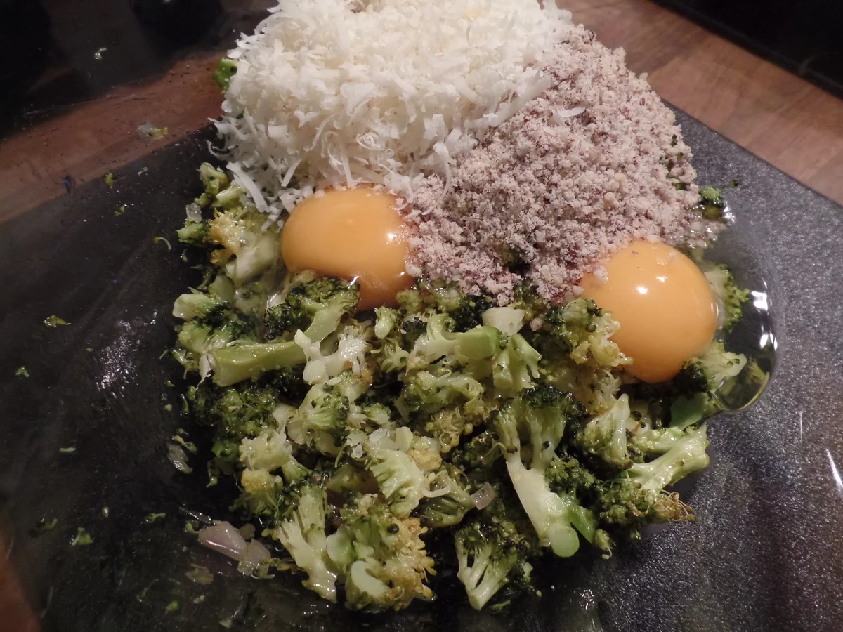 Rezept: Broccoli-Puffer mit Tomatenqurak Bild Nr. 3689 Broccoli-Puffer mit Tomatenqurak - Rezept - Bild Nr. 3689