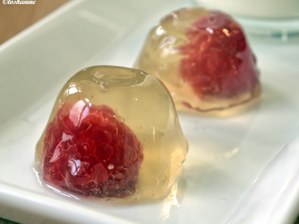 Rezept: Hugo-Gelee mit Himbeeren Bild Nr. 3711 Hugo-Gelee mit Himbeeren - Rezept - Bild Nr. 3711