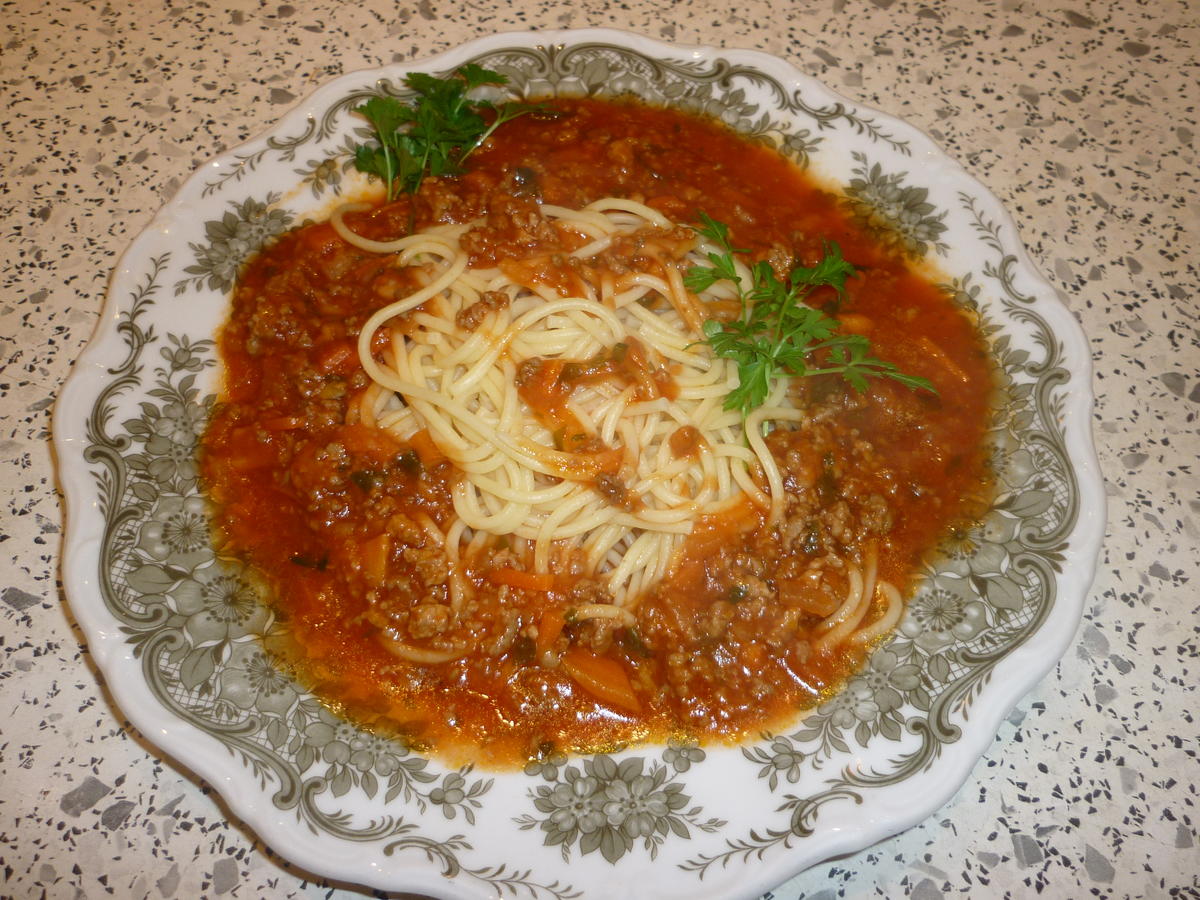 Spaghetti mit Tomaten - Hackfleisch - Soße  - Rezept - Bild Nr. 3712