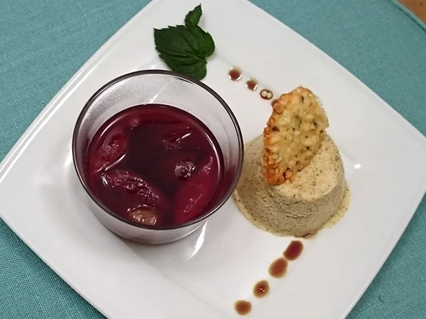 Kürbiskernparfait mit heißen Rotweinzwetschgen - Rezept - Bild Nr. 3748