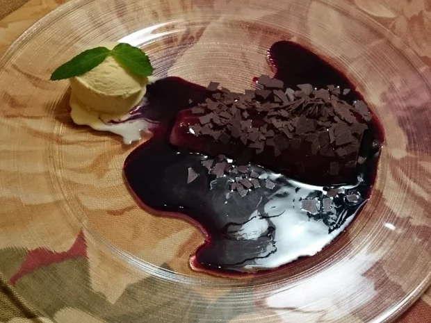 Rezept: Birne auf Holunder an Vanilleeis und Schokoraspeln Bild Nr. 3767 Birne auf Holunder an Vanilleeis und Schokoraspeln - Rezept - Bild Nr. 3767