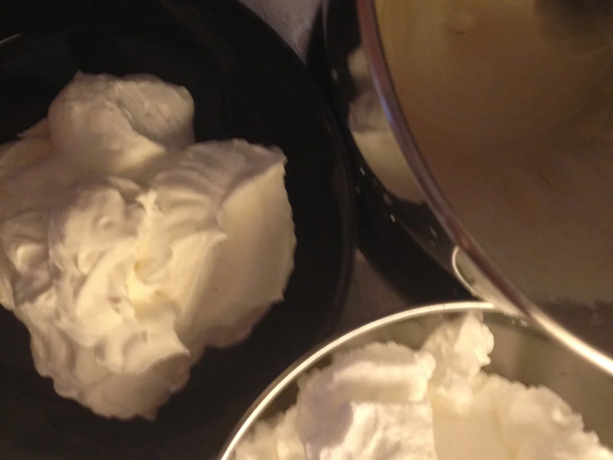 Rezept: Mousse au Chocolat mit Pfefferbeeren und Erdbeersauce Bild Nr. 3810 Mousse au Chocolat mit Pfefferbeeren und Erdbeersauce - Rezept - Bild Nr. 3810