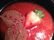 Mousse au Chocolat mit Pfefferbeeren  und Erdbeersauce - Rezept - Bild Nr. 3817