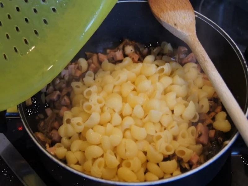 Nudelpfanne mit Pilzen und Prager Schinken - Rezept - Bild Nr. 3824