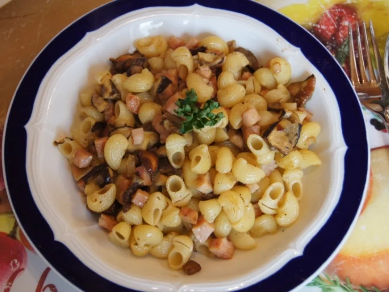 Nudelpfanne mit Pilzen und Prager Schinken - Rezept - Bild Nr. 3825