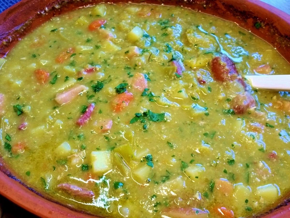 Erbsensuppe aus dem Römertopf - einfach - von mimi Erbsensuppe aus dem Römertopf - einfach - von mimi