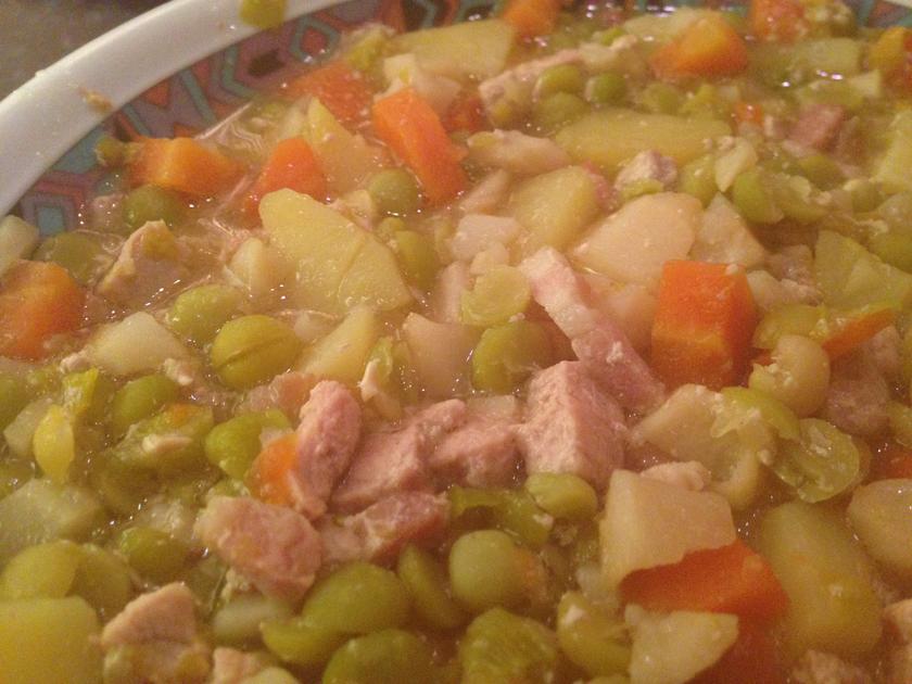 Erbsensuppe aus dem Römertopf - Rezept - kochbar.de