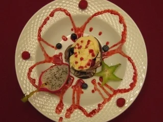 Schokoladentörtchen mit Früchten und Maraschinoschaum - Rezept