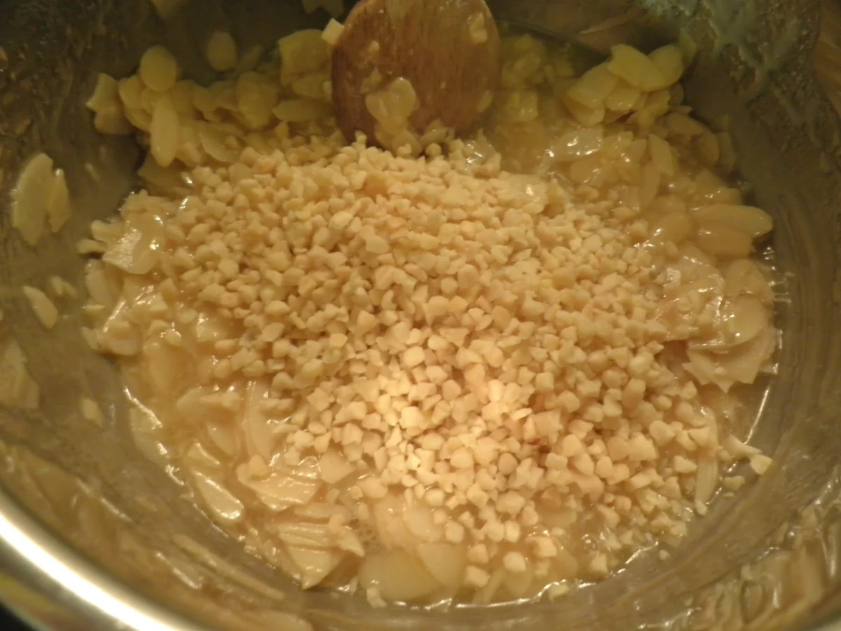 Kleiner Apfelkuchen mit Mandelboden ... zugedeckt nach "Florentiner Art" ... - Rezept - Bild Nr. 3841