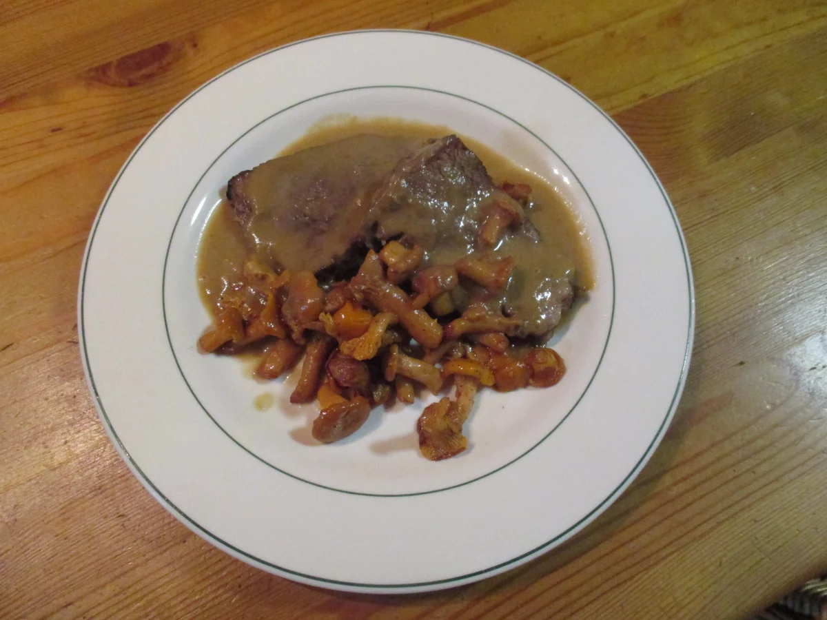 Rinderbraten mit heller Soße und Pfifferlingen - Rezept - Bild Nr. 3847
