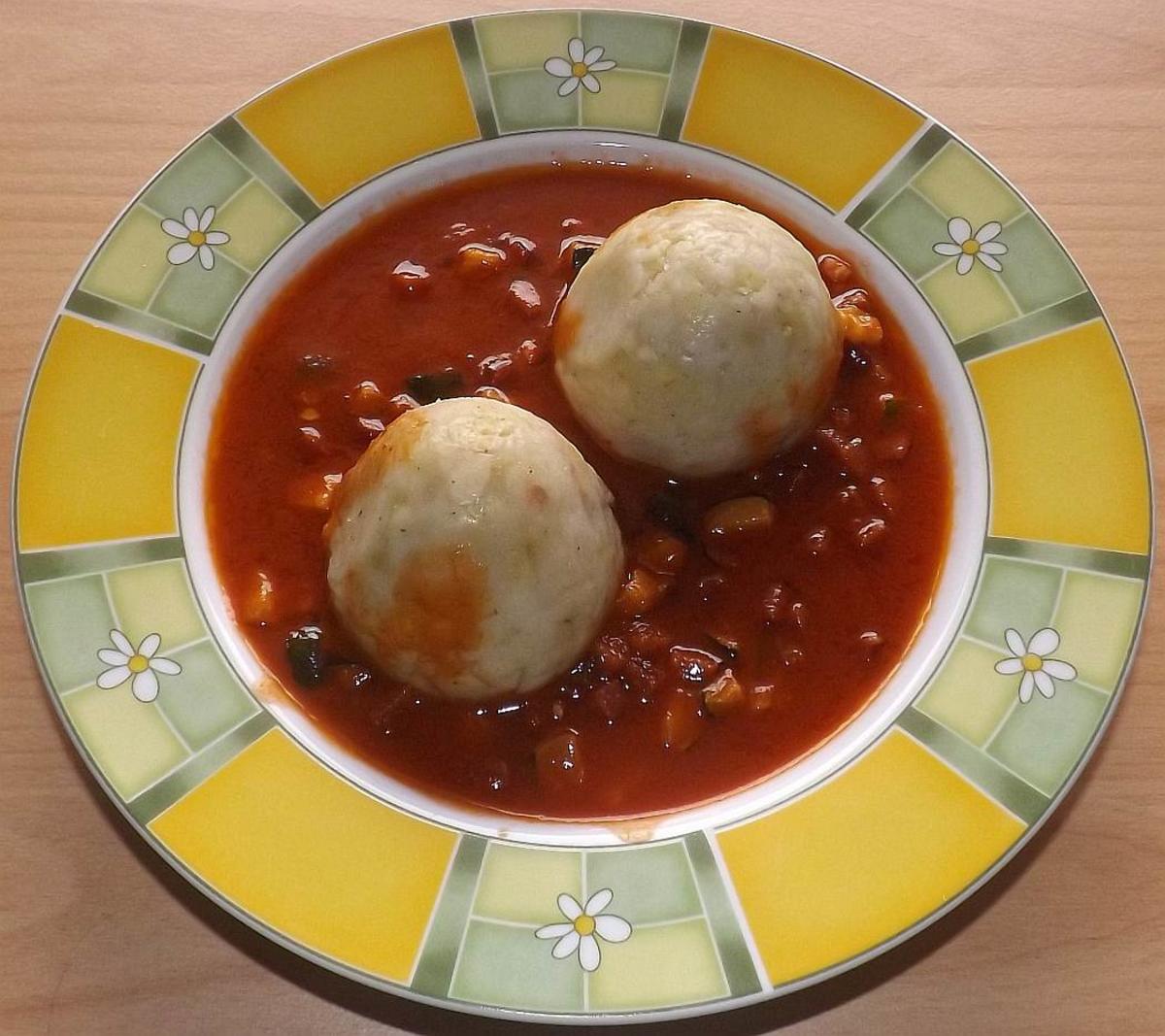 Bilder für Semmelknödel in Zucchini-Landjäger-Sauce - Rezept