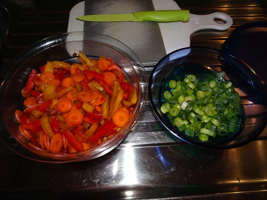 Rezept: Hähnchenbrustfilets auf Gemüse Bild Nr. 4094 Hähnchenbrustfilets auf Gemüse - Rezept - Bild Nr. 4094