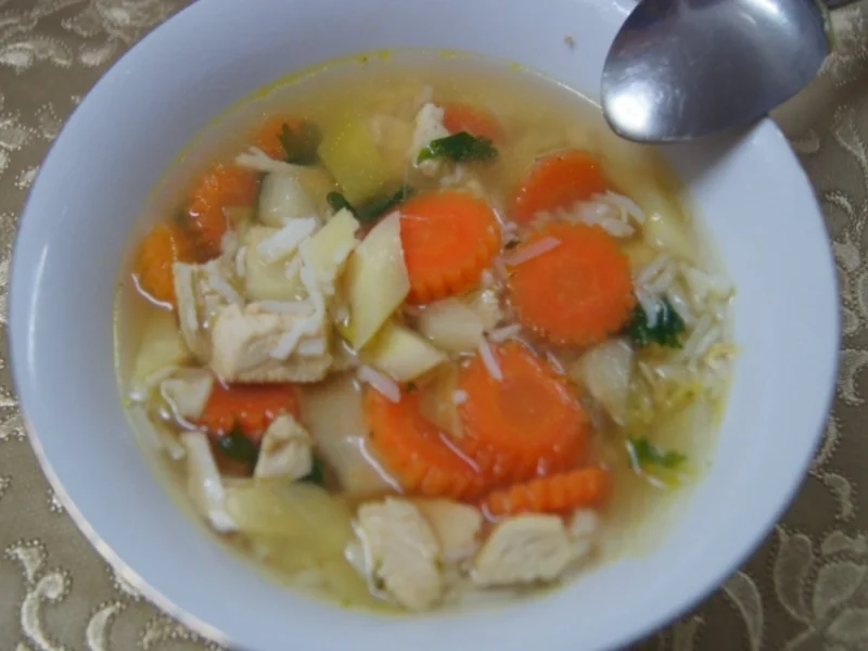 Reissuppe mit Hähnchenbrustfilet und Gemüse - Rezept - Bild Nr. 3880