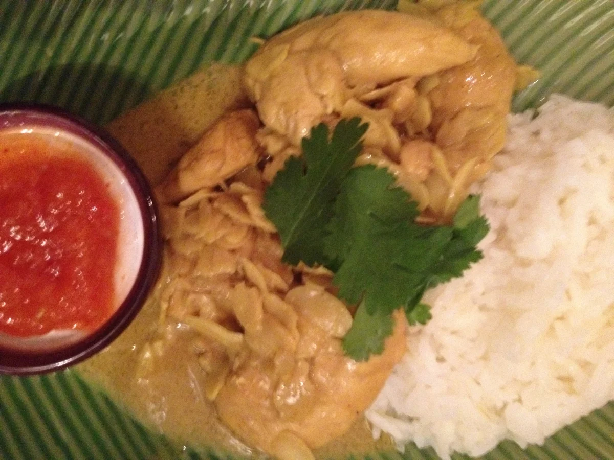 Rezept: Tonkabohnen - Curryhuhn mit Kokosmilch und Mandeln Bild Nr. 3954 Tonkabohnen - Curryhuhn mit Kokosmilch und Mandeln - Rezept - Bild Nr. 3954