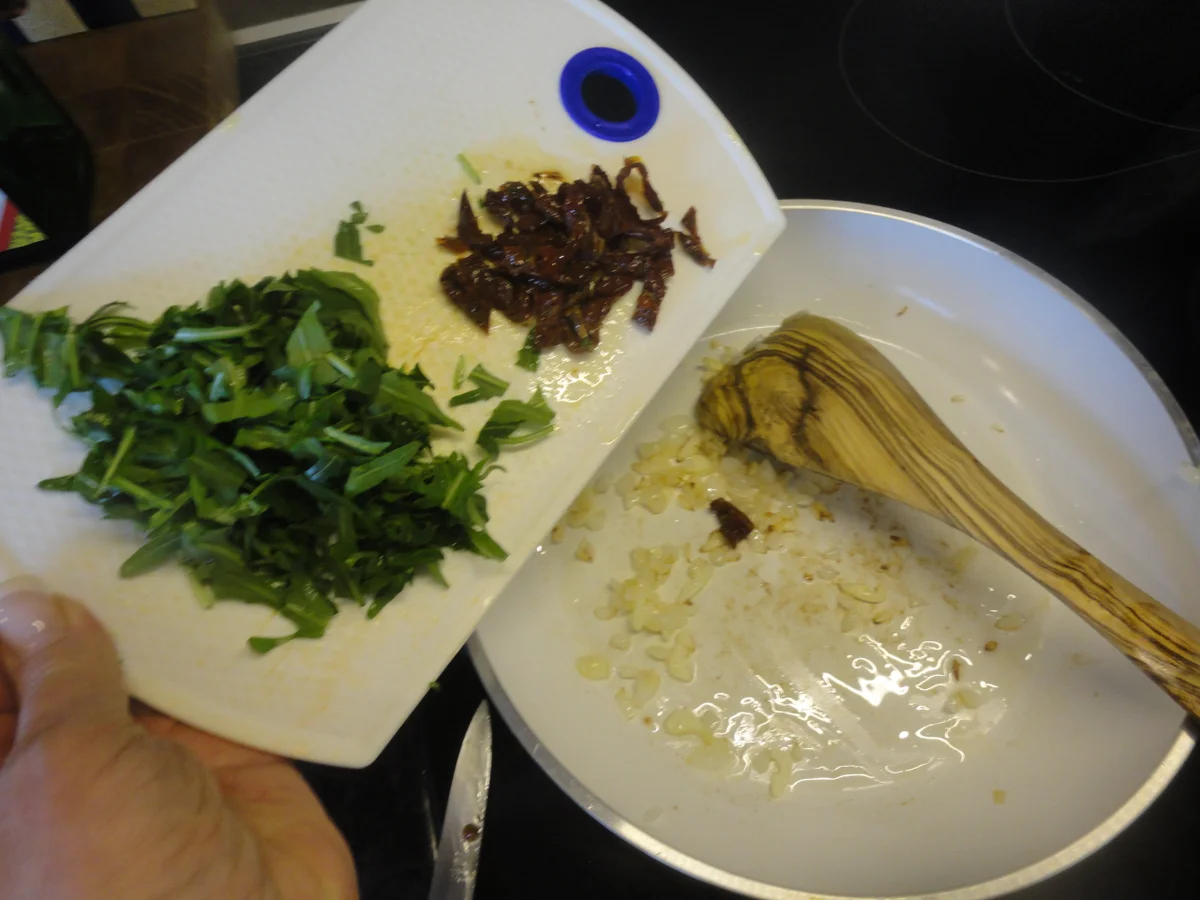 Rezept: blitzschnelle mediterane Rucola Nudeln Bild Nr. 3955 blitzschnelle mediterane Rucola Nudeln - Rezept - Bild Nr. 3955