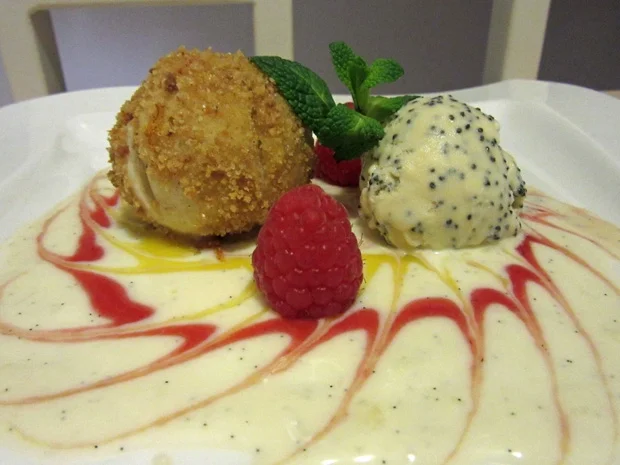 Rezept: Gefüllter Topfenknödel mit Mohneis Bild Nr. 3952 Gefüllter Topfenknödel mit Mohneis - Rezept - Bild Nr. 3952