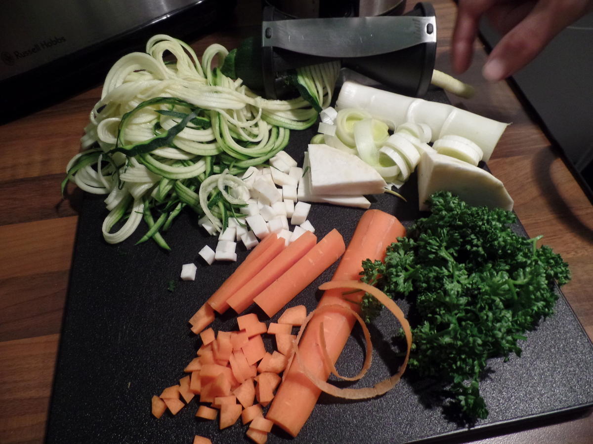 Zucchini-Spaghetti mit Bolognese - Rezept - Bild Nr. 3971