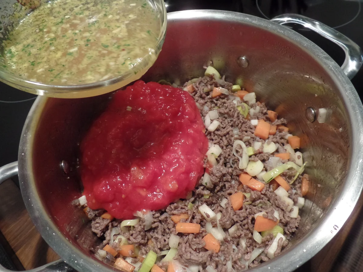 Zucchini-Spaghetti mit Bolognese - Rezept - Bild Nr. 3975