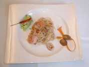 Rezept: Spaghettini mit Meeresfrรผchten an Avocadotatar Spaghettini mit Meeresfrรผchten an Avocadotatar - Rezept