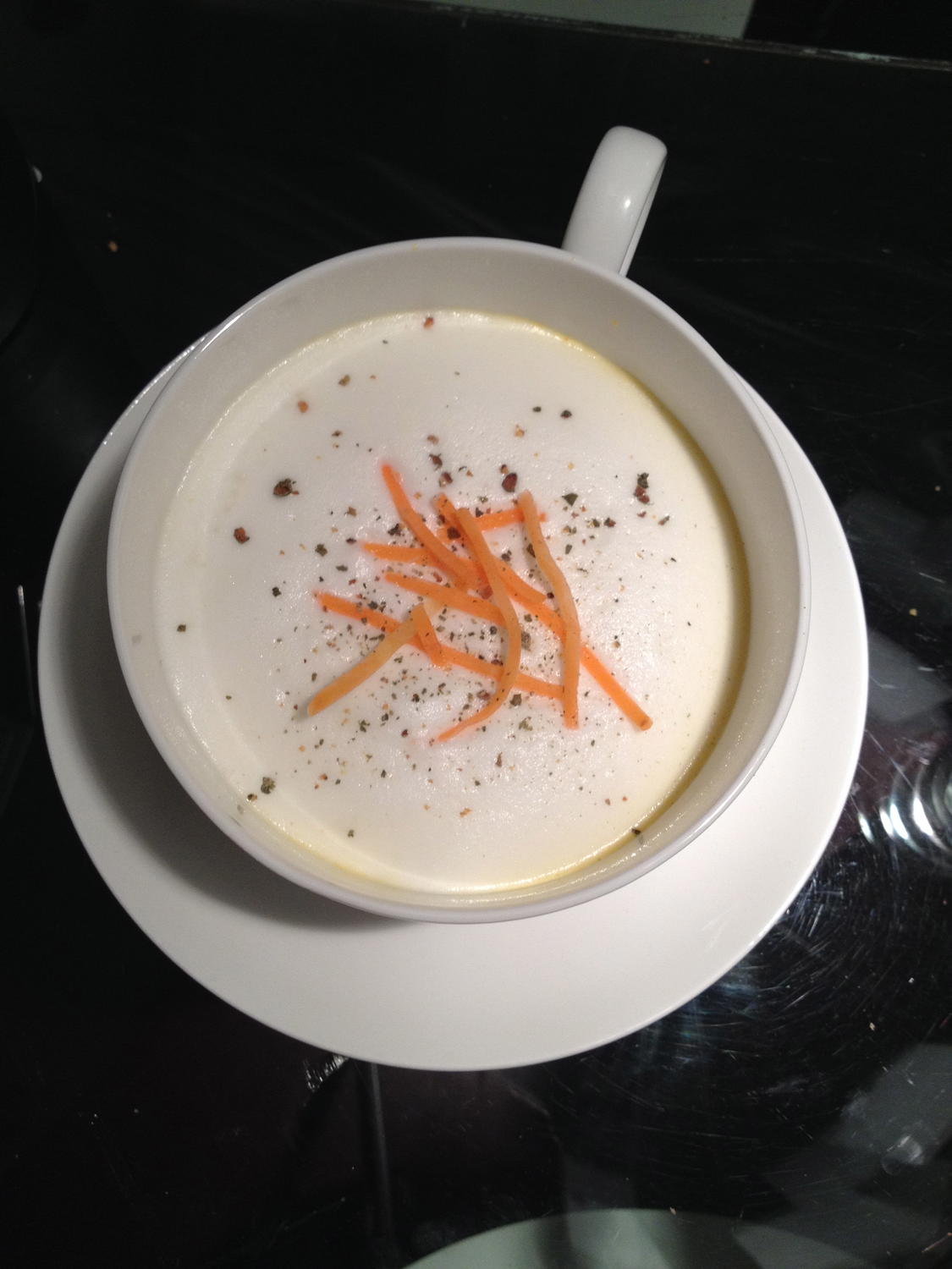 Karottencremesuppe mit Ingwerhaube - Rezept - kochbar.de Karottencremesuppe mit Ingwerhaube - Rezept - kochbar.de