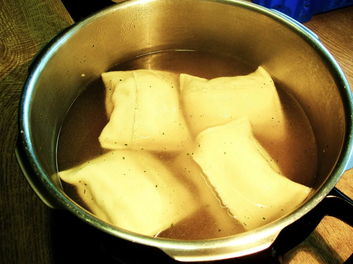 Rezept: Maultaschen in kräftiger Rindfleischsuppe Bild Nr. 4021 Maultaschen in kräftiger Rindfleischsuppe - Rezept - Bild Nr. 4021