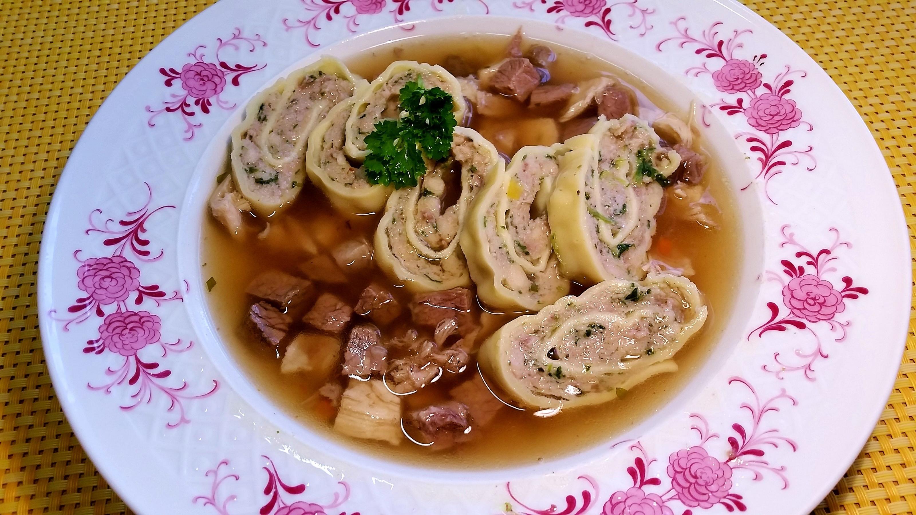 Bilder für Maultaschen in kräftiger Rindfleischsuppe - Rezept