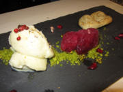 Schweineohren mit weißem Schokoladen-Blumenkohl-Mousse und Granatapfel-Sorbet - Rezept - Bild Nr. 4021