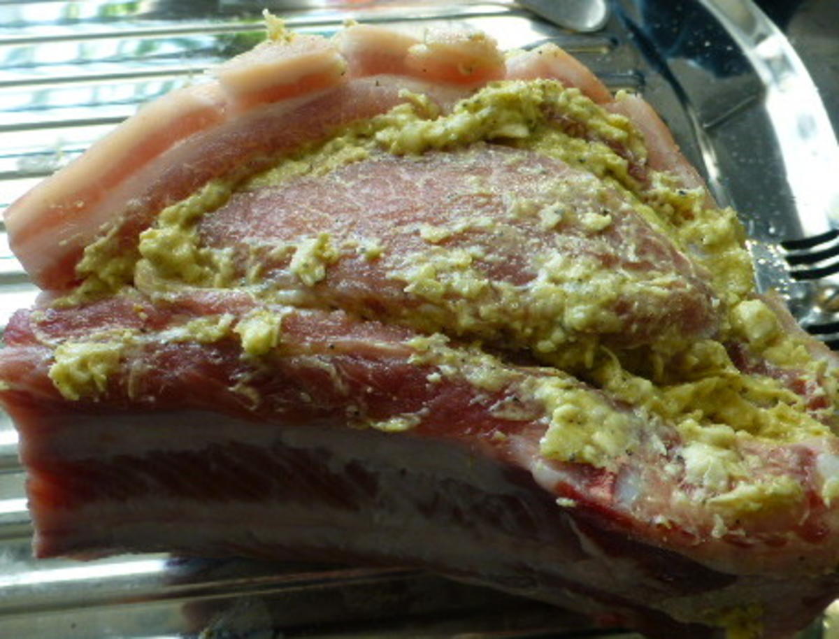 Gefüllter Schweinebauch mit Bohnen-Pilz-Salat - Rezept - Bild Nr. 4023