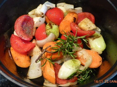 Gefüllter Schweinebauch mit Bohnen-Pilz-Salat - Rezept - Bild Nr. 4024