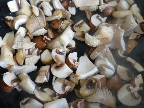 Gefüllter Schweinebauch mit Bohnen-Pilz-Salat - Rezept - Bild Nr. 4028