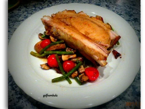 Gefüllter Schweinebauch mit Bohnen-Pilz-Salat - Rezept - Bild Nr. 4032
