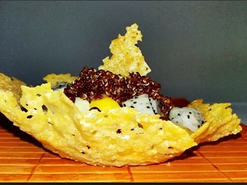 Früchtesalat mit roter Quinoa in Parmigiano Körbchen - Rezept - Bild Nr. 4021