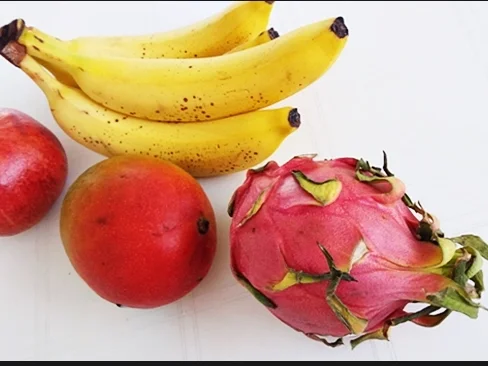 Früchtesalat mit roter Quinoa in Parmigiano Körbchen - Rezept - Bild Nr. 4024